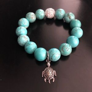 Turquoise beads with silver turtle and 1 crystal pave set bead stretchy bracelet